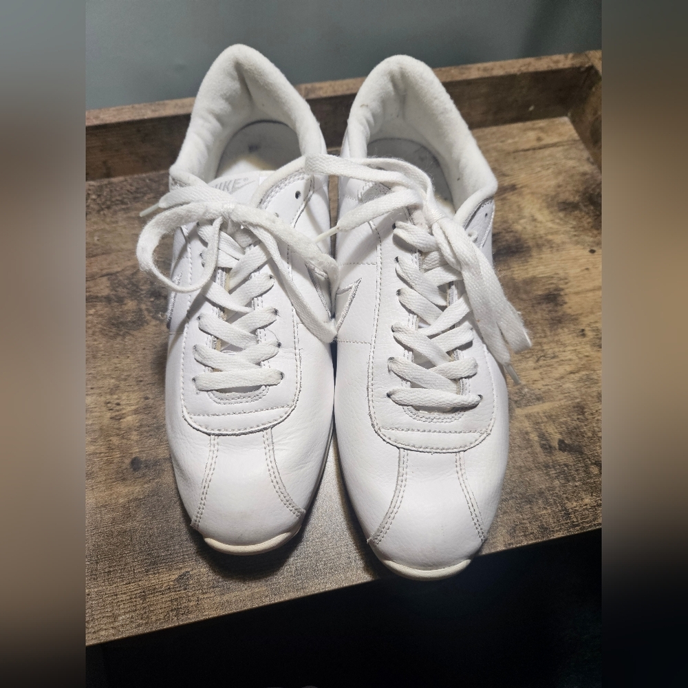 Nike Athletic Sneakers White Leather Size 9